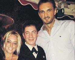 Saba Tümer... YİNE SAĞ GÖSTERİP , SOL VURDU!