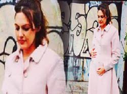 Meryem Uzerli... KARNI BURNUNDA!