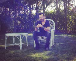 Deha... ÇİFTLİK EVİNİN BAHÇESİNDE MEZAR KAZDI!