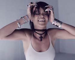 Rihanna... `ÇOK SIKICI` ŞARKISINI KLİBİ YAYINLANDI!