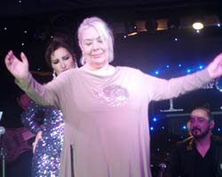 Şehrazat... KALEMİ KADAR, GÖBEĞİ DE KUVVETLİ ÇIKTI!