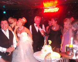 Tansu...SAHNEDE NİŞAN YÜZÜĞÜ TAKTI!...