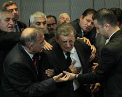 `Zengin Kız Fakir Oğlan`... ZENGİN KAYINPEDER KALP KRİZİ GEÇİRİR!