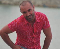 MAGAZİN KAMERALARINA DA ŞARKI YAPILDI!