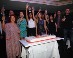 Umutsuz Ev Kadınları... 100. BÖLÜME GÖRKEMLİ KUTLAMA!