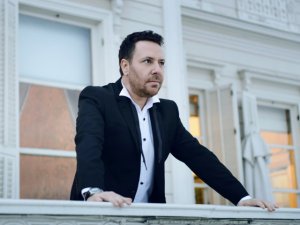 Erhan İpek... PATRONLUKTAN ŞARKICILIĞA!