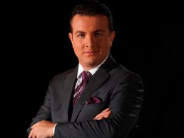 Gökay Kalaycıoğlu...HABERİN SICAK TEMPOSU İLE SAHNE IŞIKLARINI BİRLEŞTİRİYOR!...