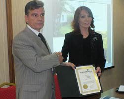 Dila Tezemir... ÜNLÜLERİ UYUŞTURUCUDAN KURTARAN PROGRAMI TÜRKİYE`YE GETİRDİ!