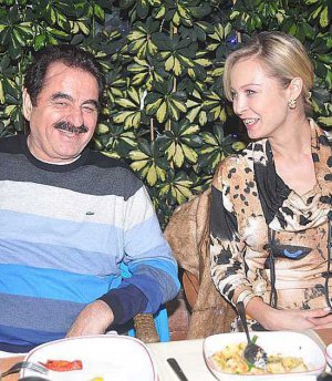 İbrahim Tatlıses... "MERAKLI MELAHAT"LERE SESLENDİ!