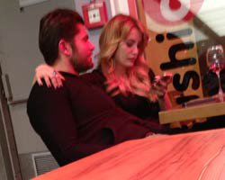 Gamze Özçelik... ROMANTİK YEMEK!