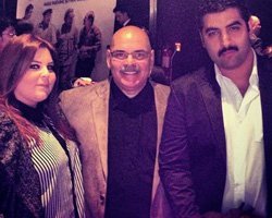 Rasim Öztekin... MÜSTAKBEL DAMAT EL ÖPTÜ!