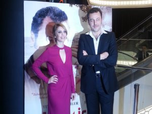 `Kızım İçin`... HEM GÜLDÜREN, HEM AĞLATAN FİLME BEYOĞLU`NDA GALA!