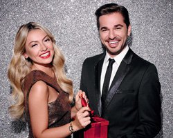 Hadise-Engin Altan Düzyatan... EĞLENCELİ YILBAŞI ÇEKİMİ!