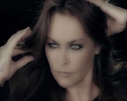 Hülya Avşar... SIRA DIŞI KLİP!