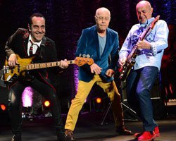 Özkan Uğur... MFÖ TEKRAR SAHNEDE!