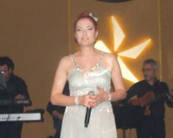 Candan Erçetin... KIBRIS`TA BALKAN RÜZGARI!