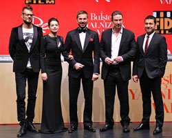 `Bu İşte Bir Yalnızlık Var`... GALA YAPILDI, SIRA VİZYONDA!