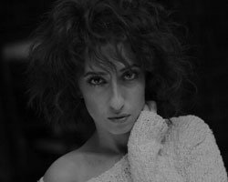 Mutlu... MÜZİK PİYASASINA HIZLI GİRDİ!