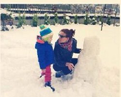 Esra Erol-İdris Ali Özbir... ANNE OĞUL KAR KEYFİ YAPTI!