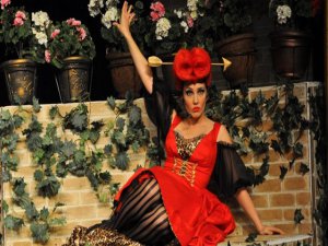 Deniz Uğur...TİYATRO DÜNYASINA YENİDEN MERHABA!