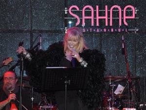 Zerrin Özer...  "ASEKSÜEL OLMAYA KARAR VERDİM!"