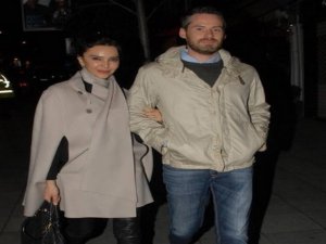 Hande Ataizi-Benjamin Harvey...EVİLİLİKLERİ SALLANTIDA MI?