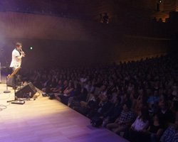 Orhan Ölmez... AVUSTRALYA KONSERİ`NDE YOĞUN İLGİ!