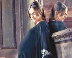 Meryem Uzerli... 7 AYLIK HAMİLE ZERAFETİ!