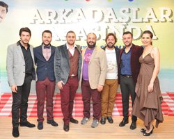 `Arkadaşlar Arasında`... İSMİ SOSYAL MEDYADA BULUNAN FİLME ÖZEL GÖSTERİM!