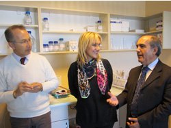 Zeliha Sunal... ANTALYA GENETİK HASTALIKLAR TANI MERKEZİNİ ZİYARET ETTİ!