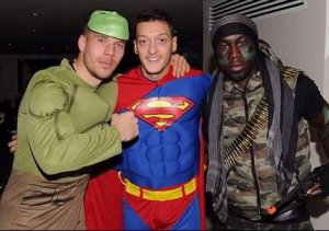 Mesut Özil... ARSENAL`Lİ SUPERMAN!