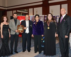 Kenan Doğulu... `MELVİN JONES DOSTU` ÖDÜLÜNE LAYIK GÖRÜLDÜ!