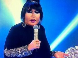 Bülent Ersoy... `ÖLMÜŞ BABASIYLA İLİŞKİ YAŞADIM!`