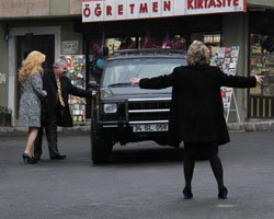 Doksanlar... ŞÜKRAN KISKANÇLIK KRİZİNDE!