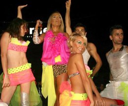 Demet Akalın... TEK KONSER İÇİN İSTANBUL'A GELDİ VE GİTTİ...