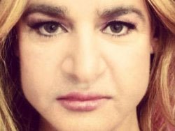 Şafak Sezer... EN SON BAŞBAKAN`IN ELİNİ ÖPERKEN GÖRMÜŞTÜK!