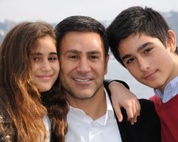 İzzet Yıldızhan... BOĞAZ`DA AİLE SAADETİ!