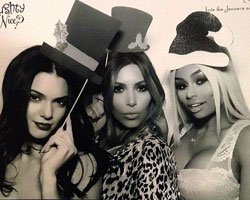 Kardashian Kardeşler... NOEL KUTLAMASINDA KILIKTAN KILIĞA GİRDİLER!