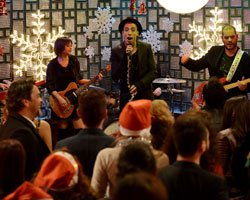 Yalan Dünya... YILBAŞI`NDA CAFE`DE CAN BONOMO VAR!