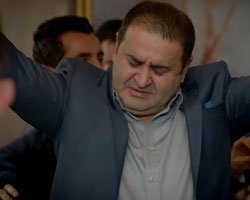 Şafak Sezer...  HAYATI TESPİH YAPMIŞIM SALLIYORMUŞUM ŞARKISIYLA OYNADI!