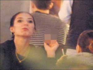 Neslihan Demir...MİLLİ VOLEYBOLCU SİGARA TİRYAKİSİ Mİ?