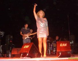 Reyhan Karaca Bayramoğlu'nda konser verdi... GEORGE MİCHAEL'LA DÜET YAPACAKMIŞ !..