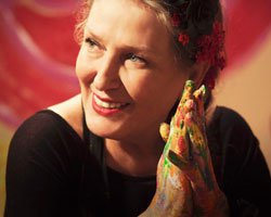 Suzan Kardeş... YENİ YILDA, YENİ ŞARKI YENİ KLİP!