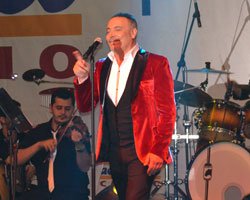 Cenk Eren... YENİ YILA AŞIK GİRDİ!