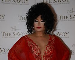 Bülent Ersoy... YENİ YILDA İZMİR`E GELİN GİDİYORUM!