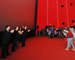 `Patron Mutlu Son İstiyor`... İZMİRLİLERİN ALKIŞLARIYLA BULUŞTU!