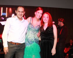 Tuğba Özerk... YENİ YILA HAYIRLI BİR İŞ YAPARAK GİRDİ!