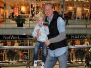 Dirk Kuyt... FENERBAHÇELİ YILDIZ`IN ÇOCUK SEVGİSİ!