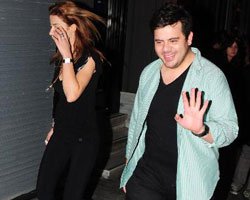 Eser Yenenler- Deniz Özde Sürmeli... TESCİLLİ GÜZEL KOMİK ERKEK SEVER!