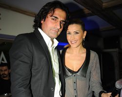 Hazar... TAVERNA`DA ÇOŞTURDU!